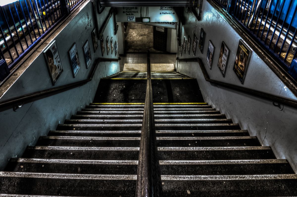 Steps to platform 2/3 at Maidenhead train station.