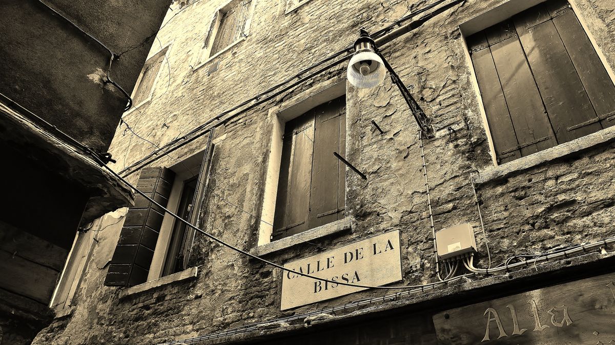 Old alley way in Venice