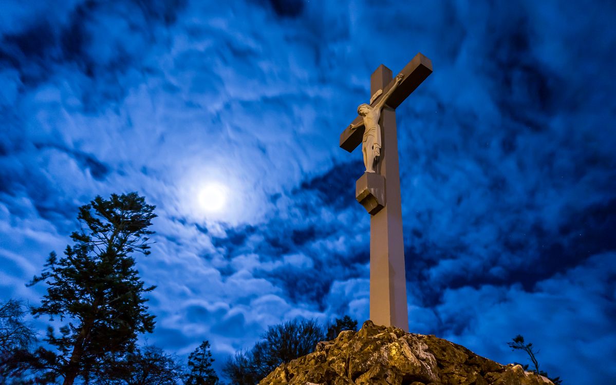 Photo was taken in my local graveyard using my NEX-3N. I mounted camera on a mini tripod low to the ground and took the shot at F3.5, 2 sec and ISO 400. I was using the 16-55 kit lens. The original photo came out slightly dark so I used photoshop to increase contrast and sharpness. 