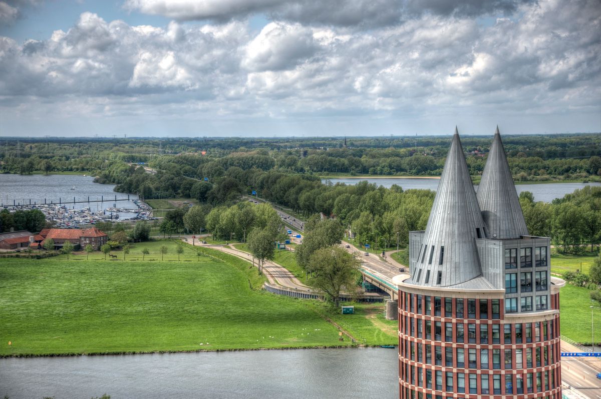 Foto genomen vanaf de Christoffel toren in Roermond.
In HDR bewerkt zodat de wolkenpartij mooier tot zijn recht komt.