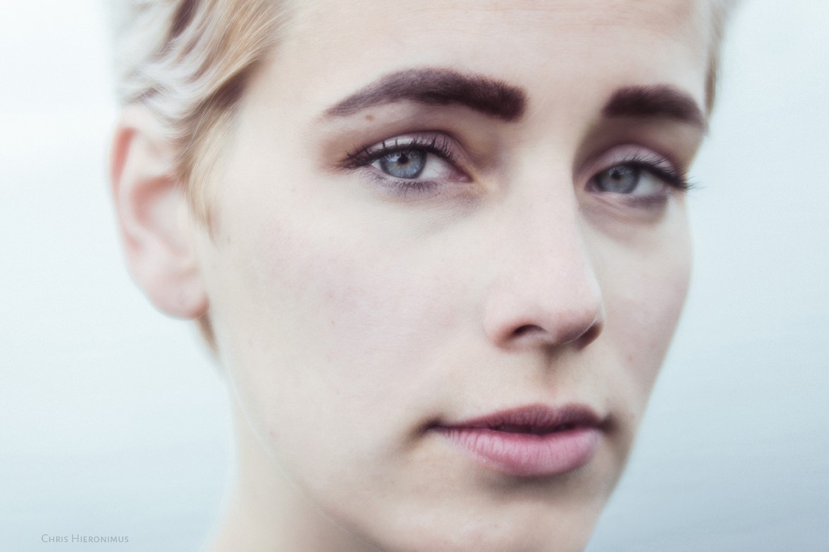 LauraPorträt.jpg LauraPorträt.jpg