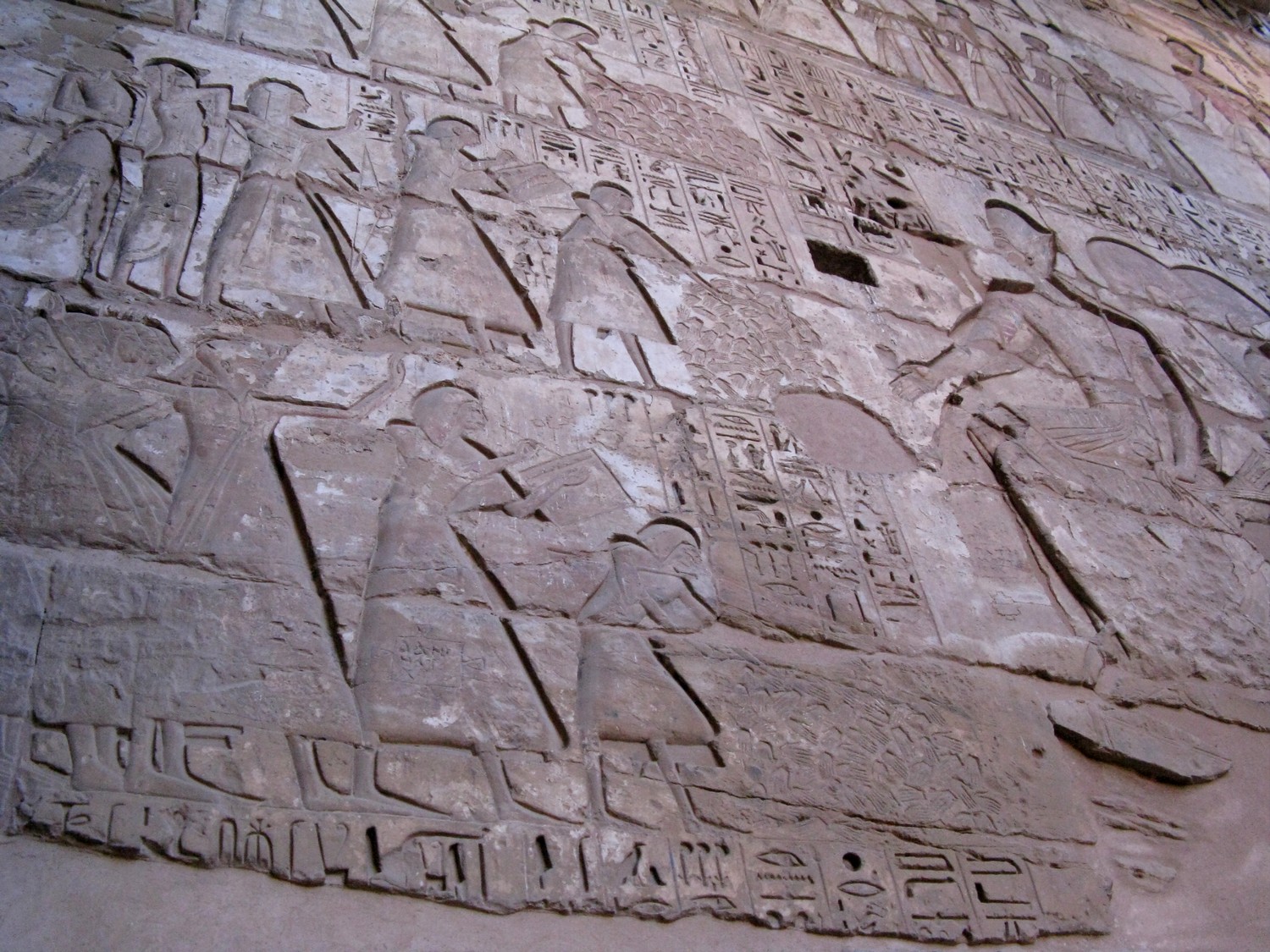 Medinet_Habu