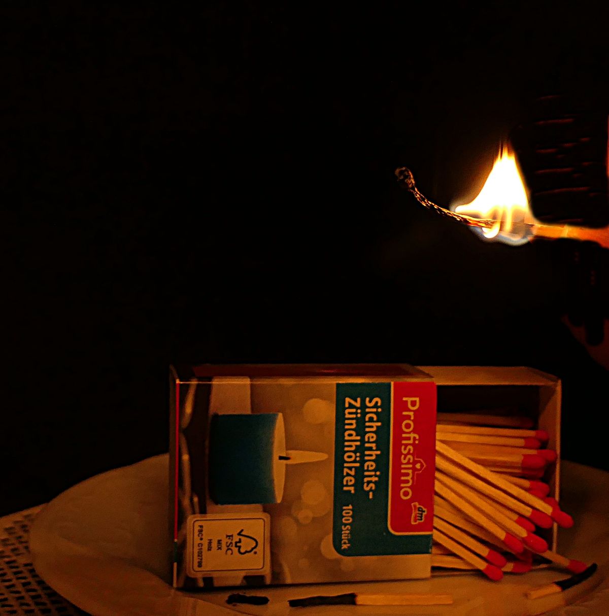 spiele mit Streichholz  Nru.JPG