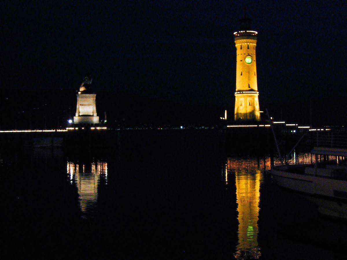 Hafeneinfahrt am Bodensee abends.JPG