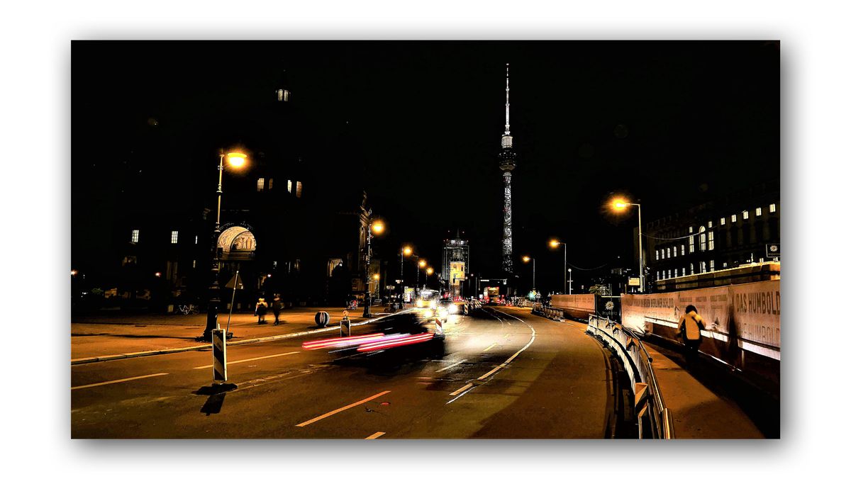 abends-in-Berlin-am-Dom-Richtung-Alexanderplatz-r.jpg