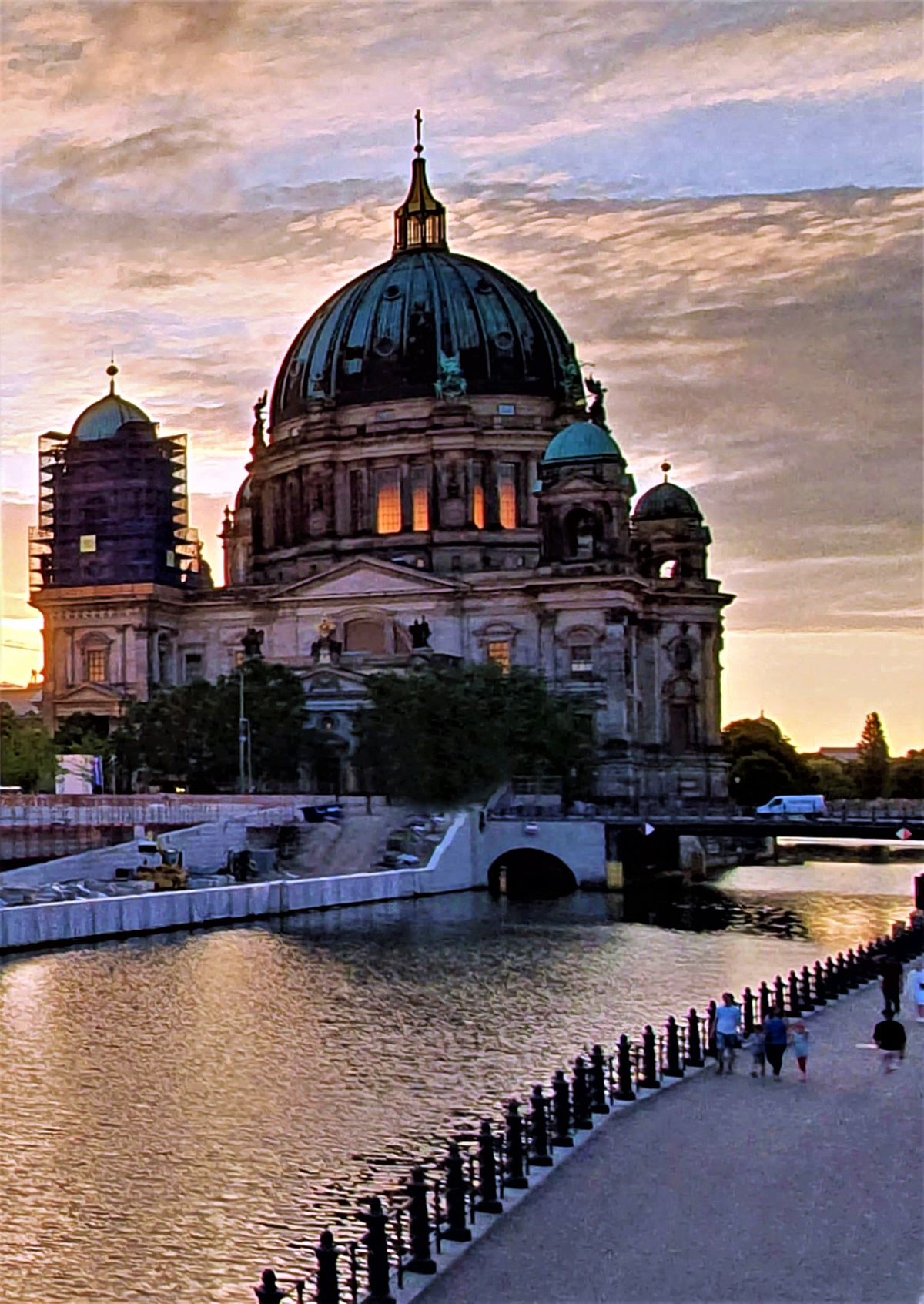 Berliner Dom am Abend.jpg