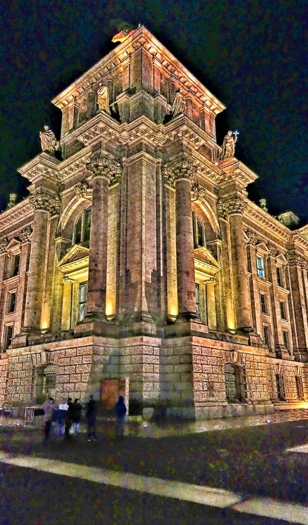 in Berlin eine Ecke von Reichstagsgebäude HDR (2).JPG