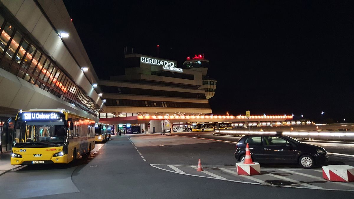 20201022_192413[1] Abend am Flughafen Berlin Tegel.jpg