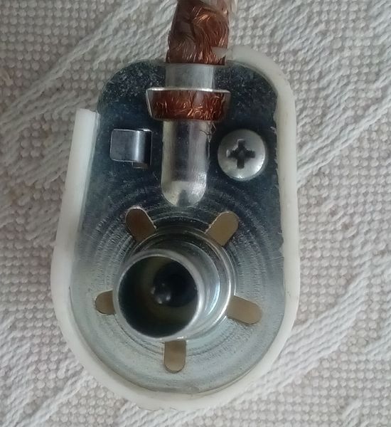 Spinotto presa antenna muro.jpg