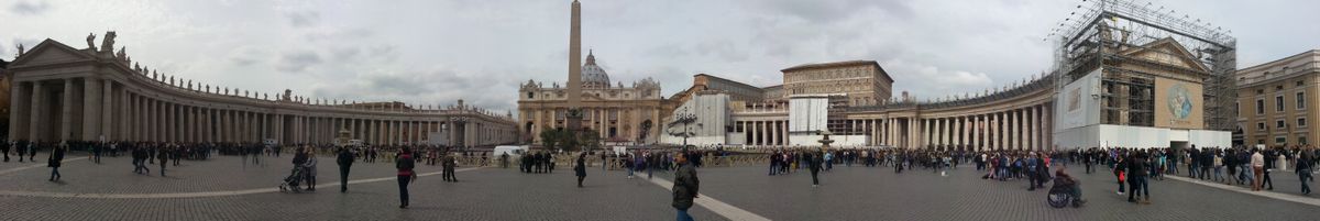 Panorámica del Vaticano el día antes del Domingo de Ramos, ya con el nuevo Papa.